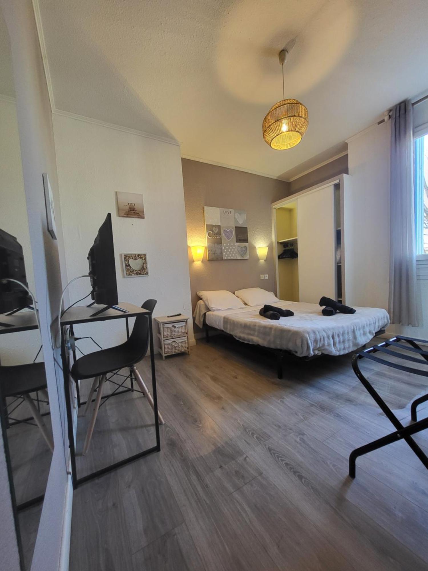 Hotel Le Chalet Valras-Plage Exteriör bild